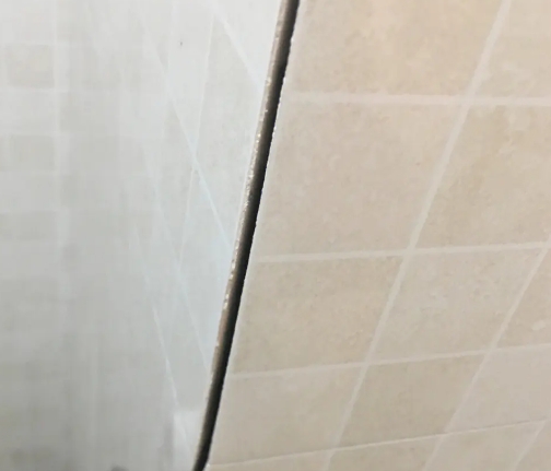 正定瓷砖空鼓维修公司分享阳台瓷砖脱落的修复过程可以分为以下几个步骤